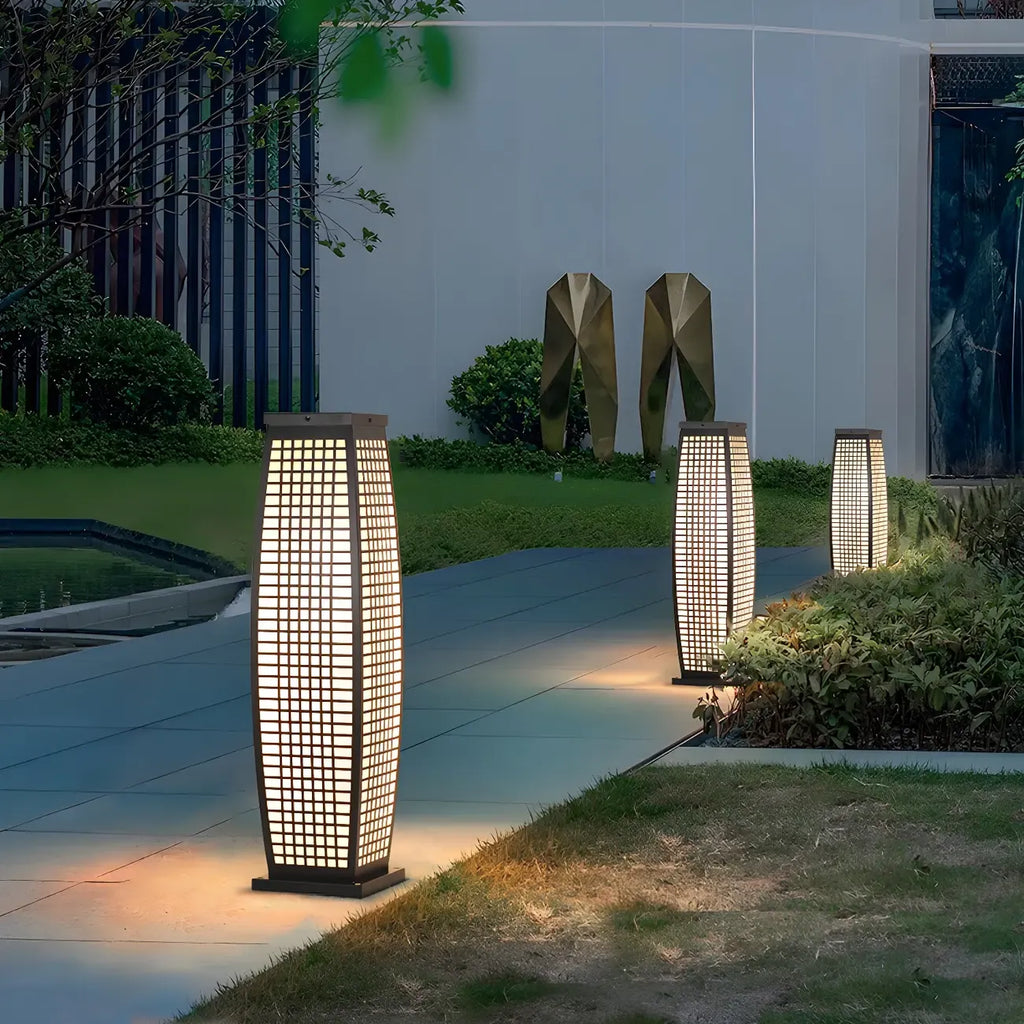 Lampe pour poteau vertical à grille métallique noire