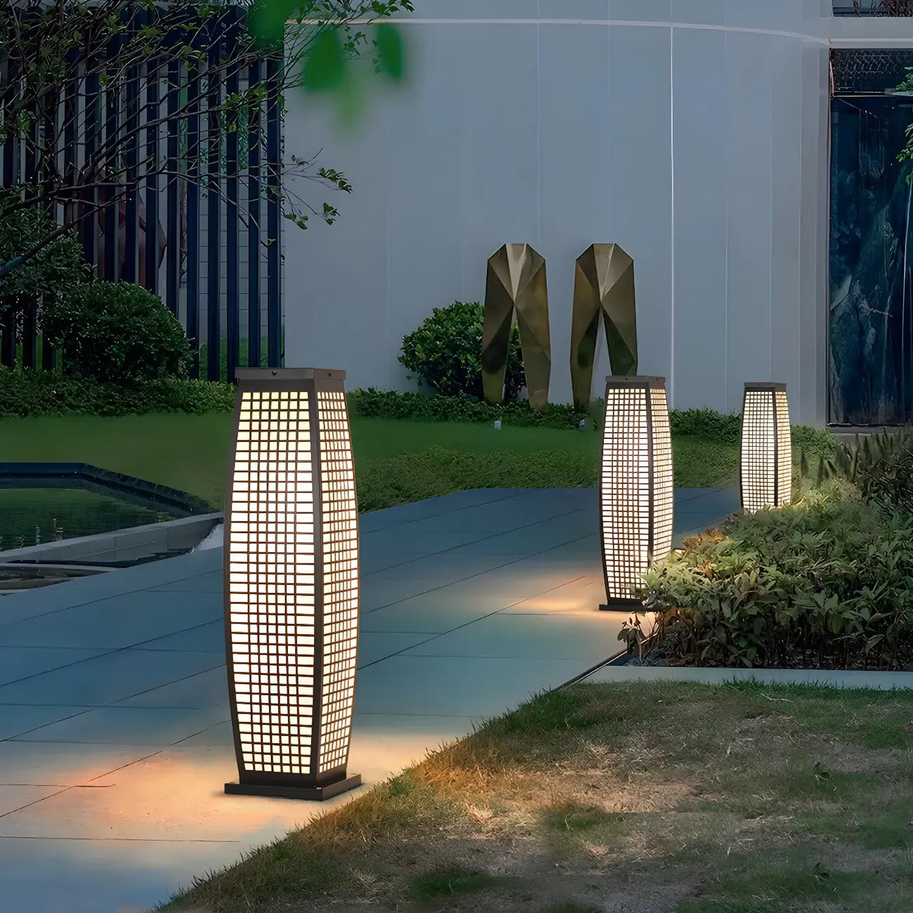 Lampe pour poteau vertical à grille métallique noire