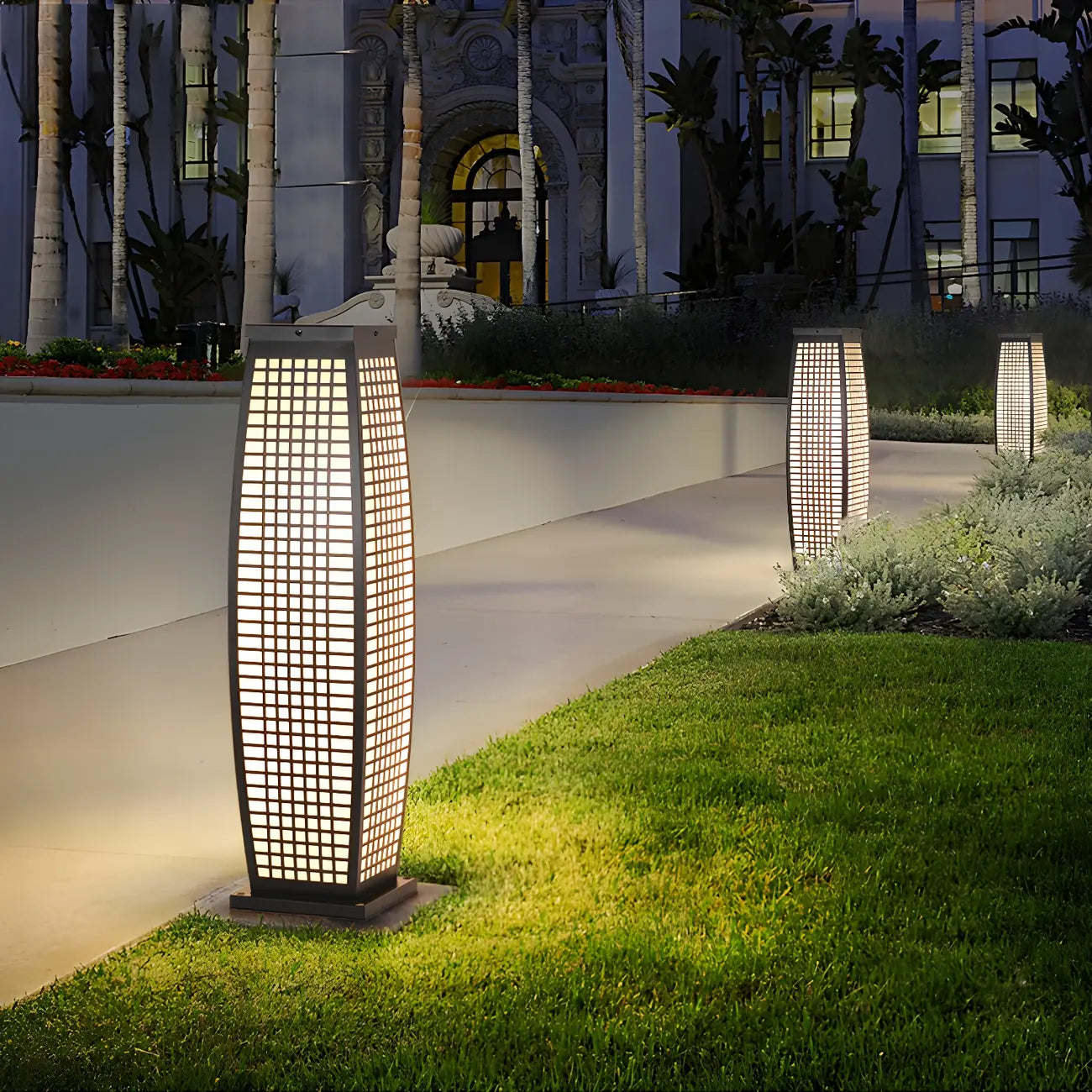 Lampe pour poteau vertical à grille métallique noire