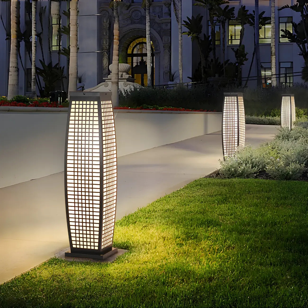 Lampe pour poteau vertical à grille métallique noire