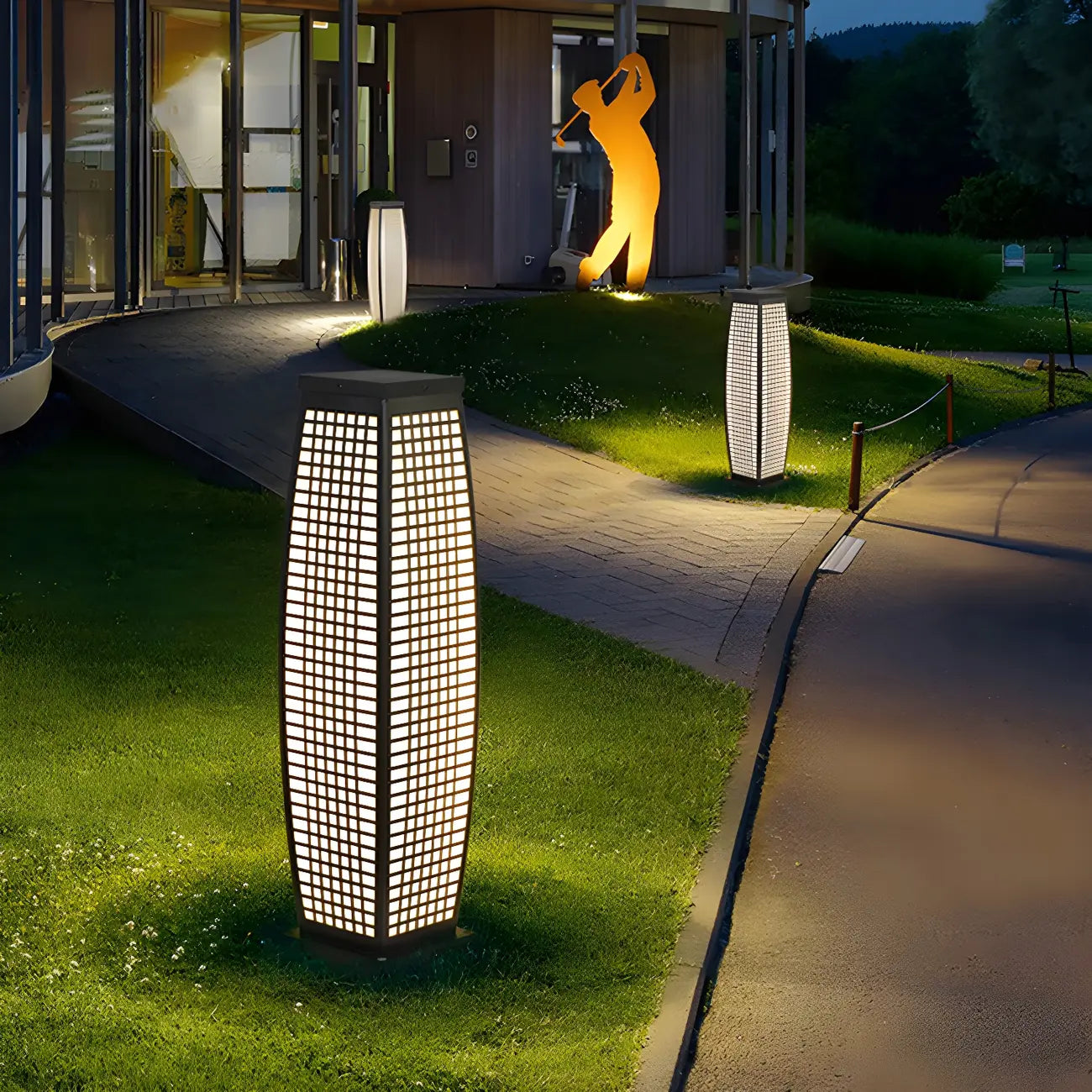 Lampe pour poteau vertical à grille métallique noire