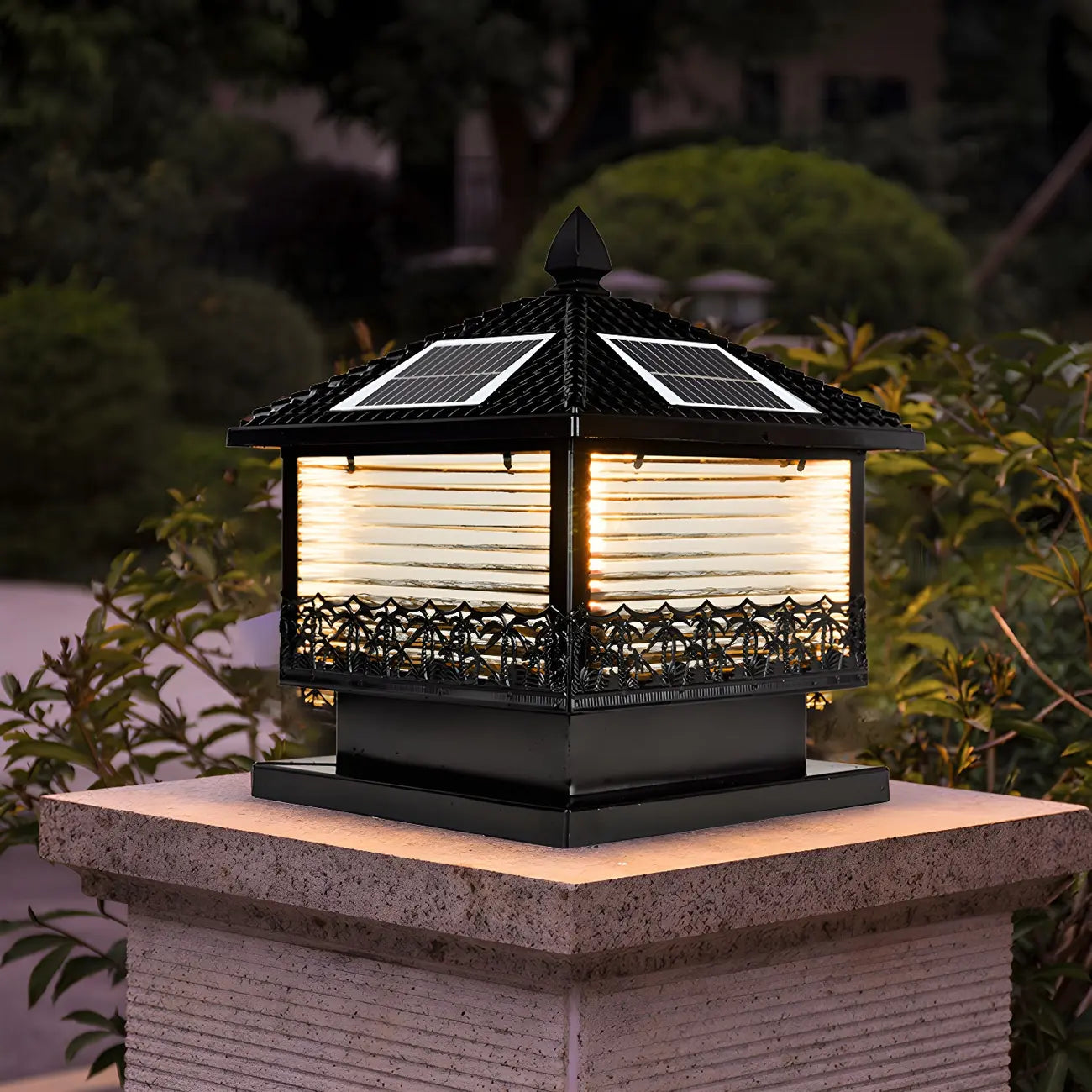 Lampadaires solaires extérieurs noirs en forme de maison