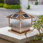 Lampadaires solaires extérieurs noirs en forme de maison