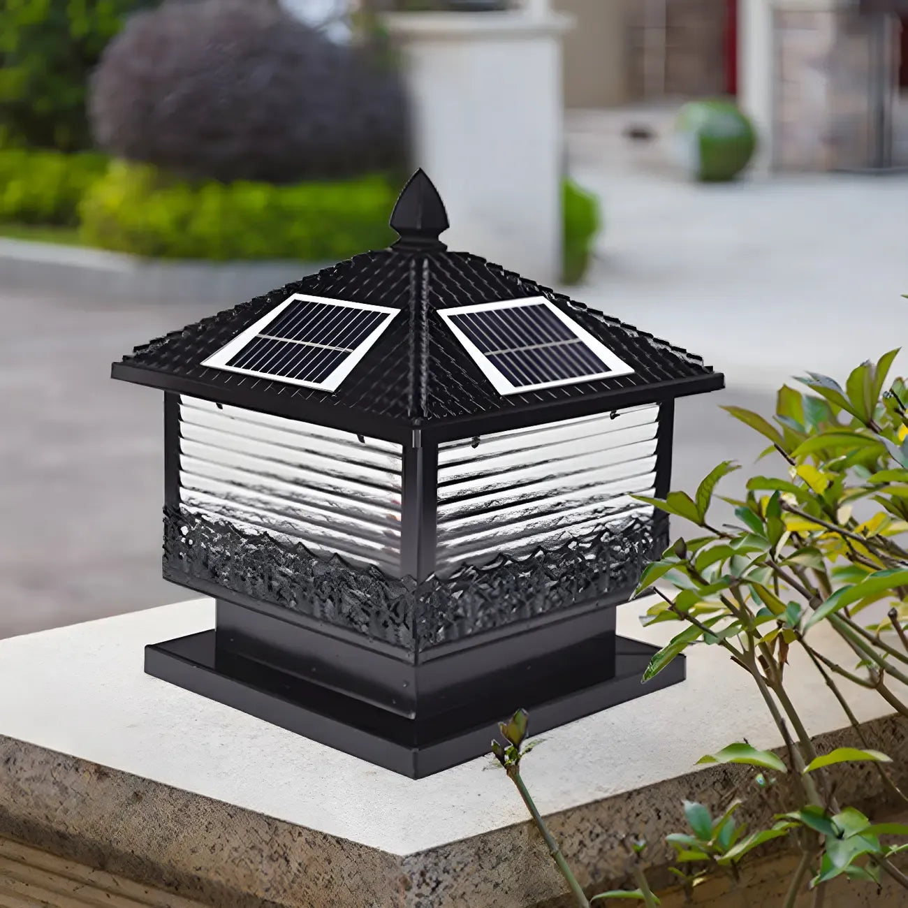 Lampadaires solaires extérieurs noirs en forme de maison