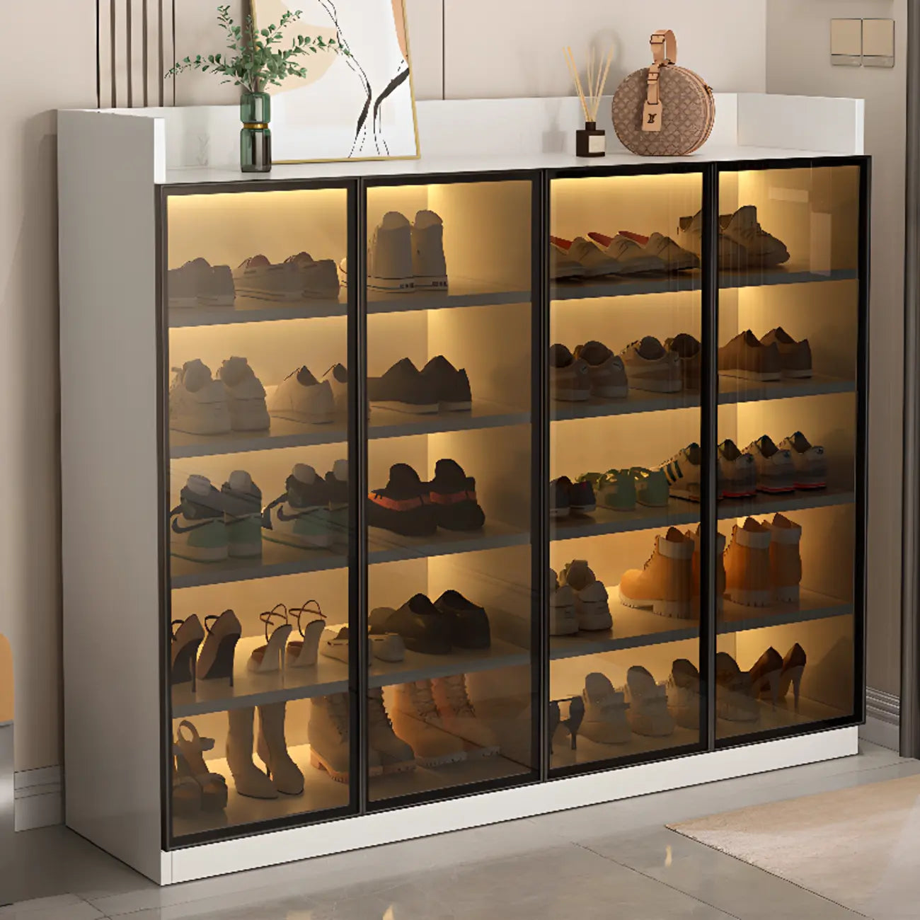 Meuble à chaussures éclairé par LED avec étagères réglables et portes transparentes