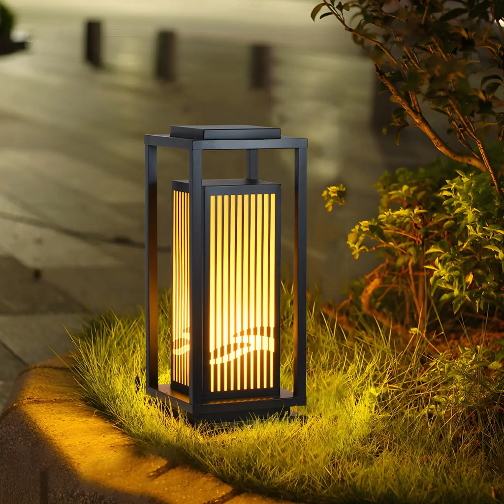 Lampe de poteau à rayures verticales en métal noir