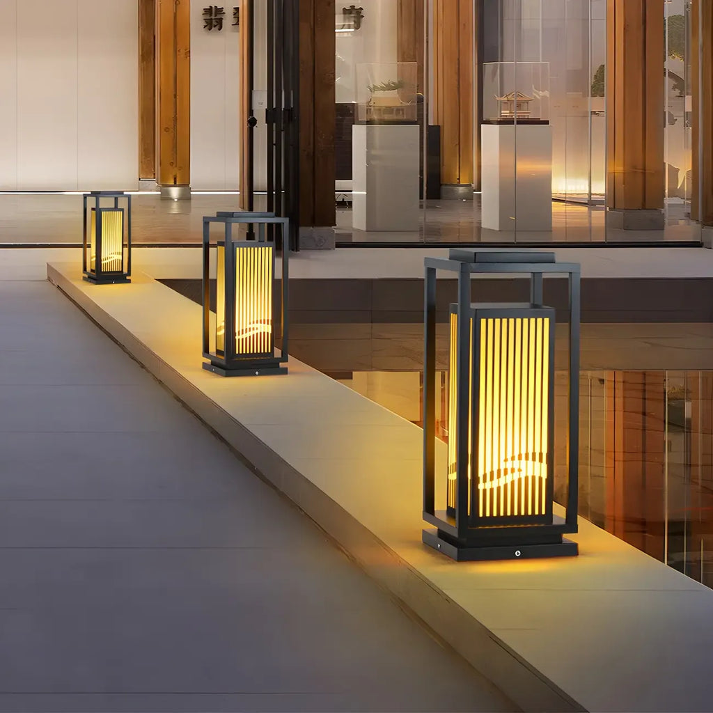 Lampe de poteau à rayures verticales en métal noir