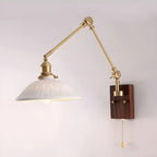 Applique murale vintage à bras articulé en laiton et socle en bois