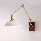 Applique murale vintage à bras articulé en laiton et socle en bois