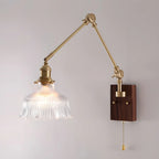 Applique murale vintage à bras articulé en laiton et socle en bois