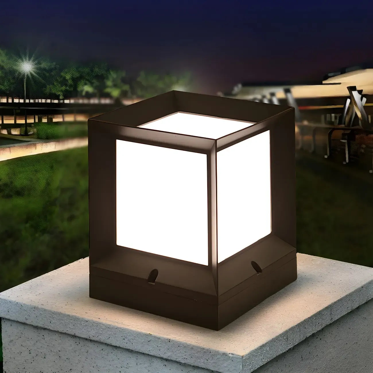 Lampe de poteau extérieure carrée minimaliste en métal noir