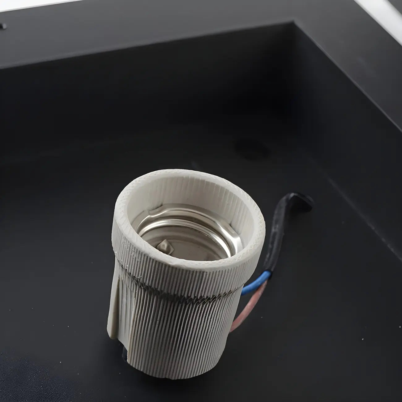 Lampe de poteau extérieure carrée minimaliste en métal noir