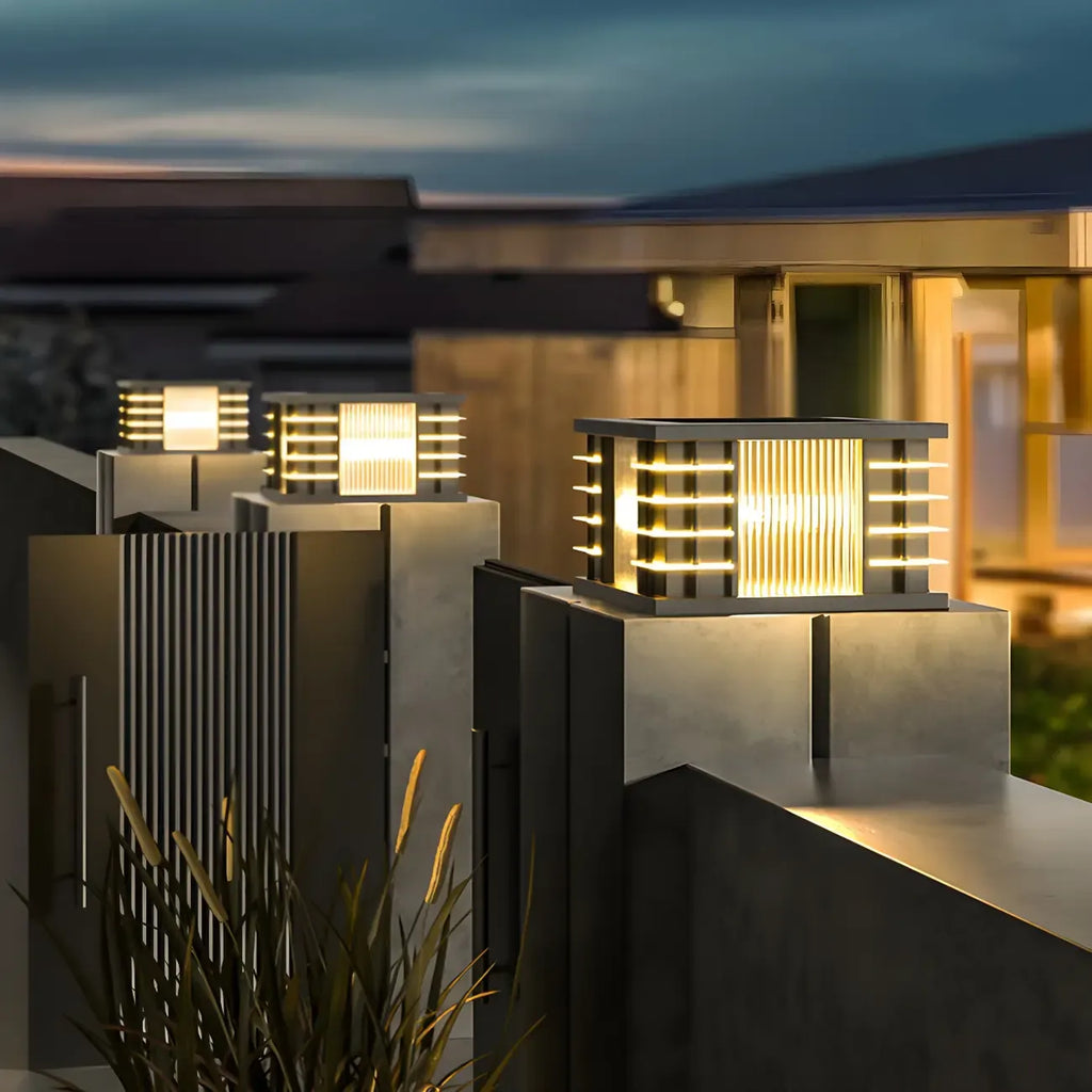 Lampadaires extérieurs carrés noirs à lumière chaude contemporaine