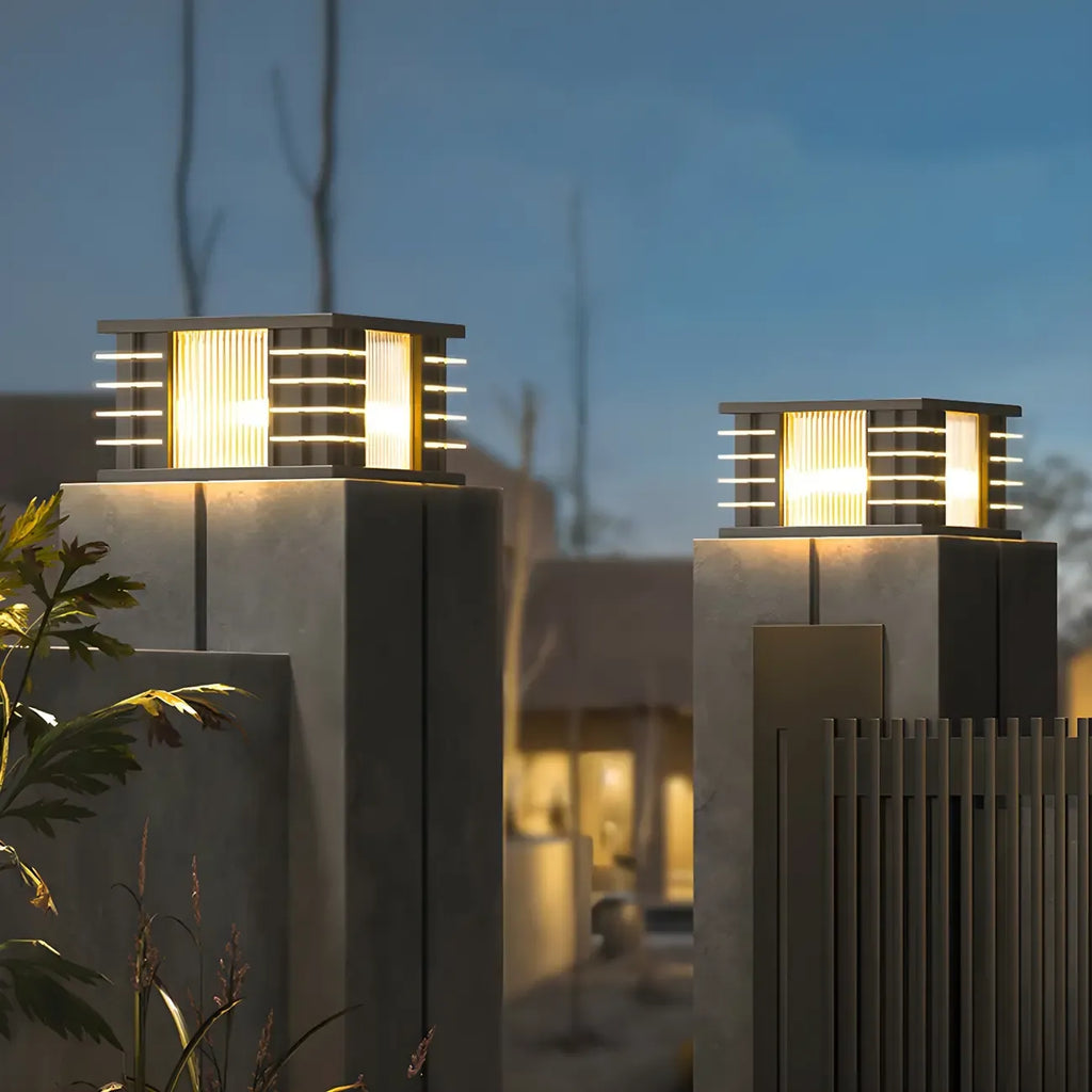 Lampadaires extérieurs carrés noirs à lumière chaude contemporaine