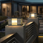 Lampadaires extérieurs carrés noirs à lumière chaude contemporaine