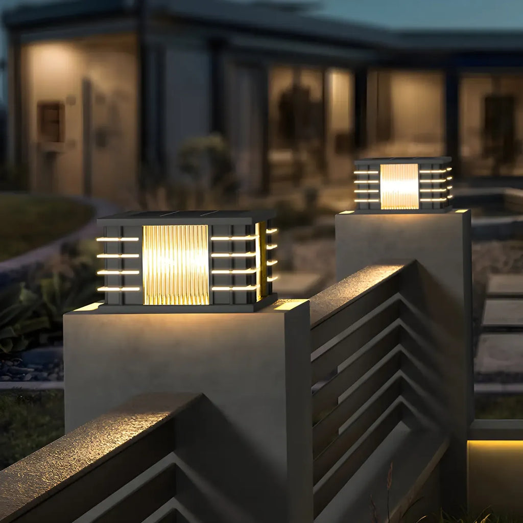 Lampadaires extérieurs carrés noirs à lumière chaude contemporaine