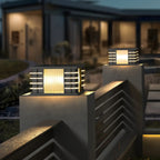 Lampadaires extérieurs carrés noirs à lumière chaude contemporaine
