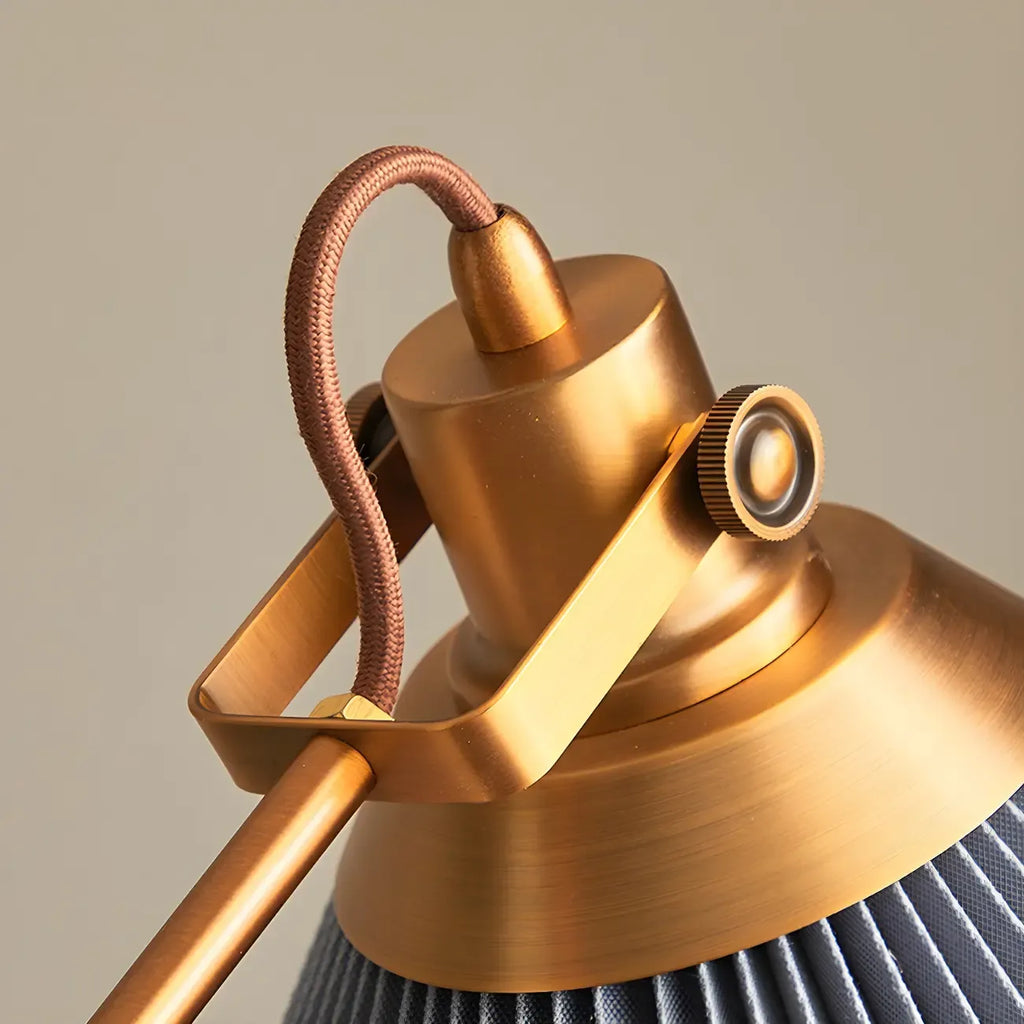 Lampadaire à bras articulé réglable en métal marron pour salon