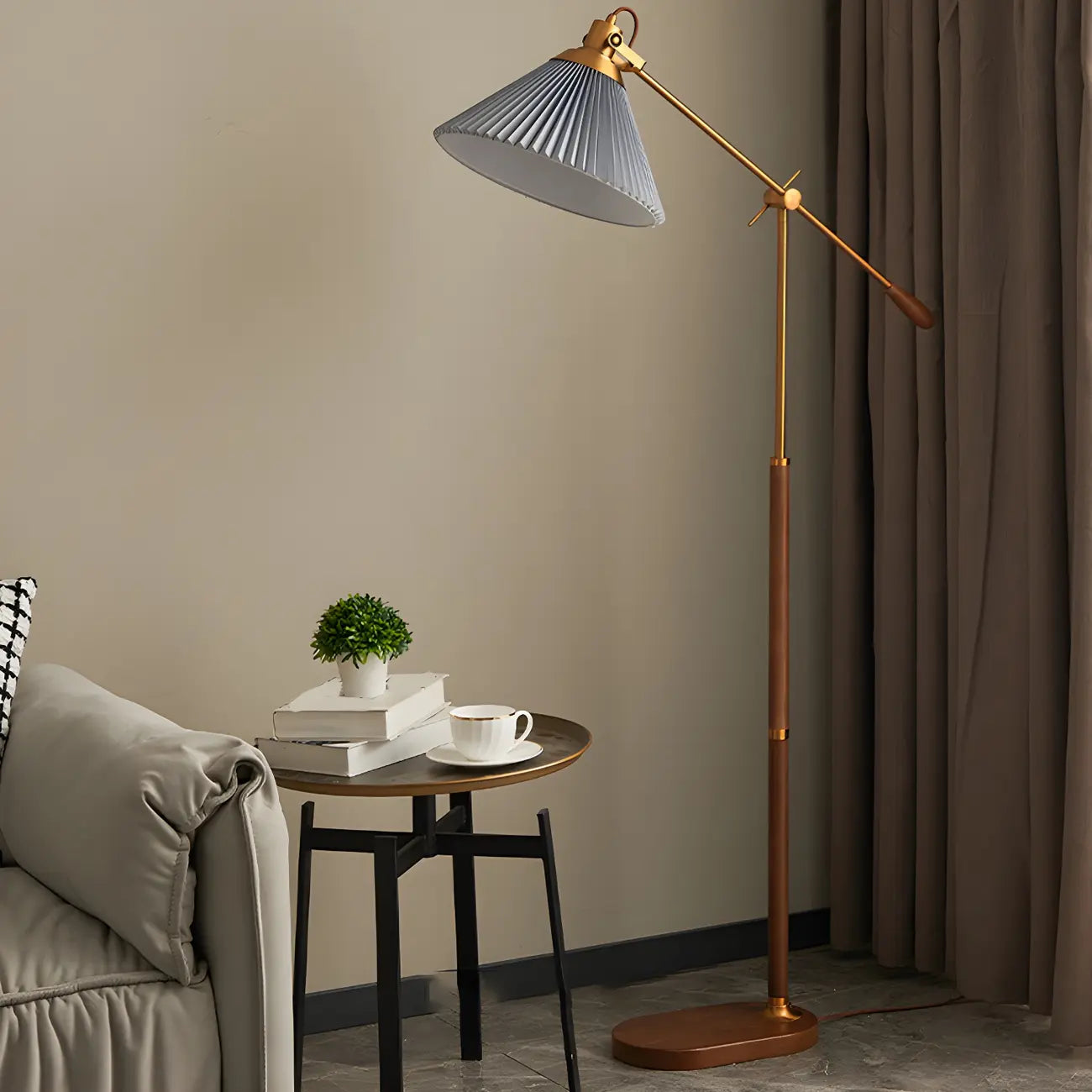 Lampadaire à bras articulé réglable en métal marron pour salon