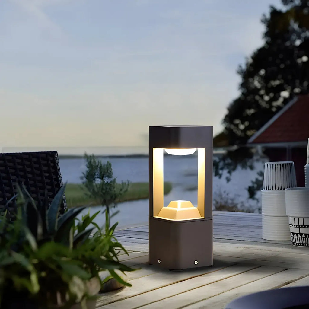 Lampe de poteau de jardin en métal noir à lumière chaude