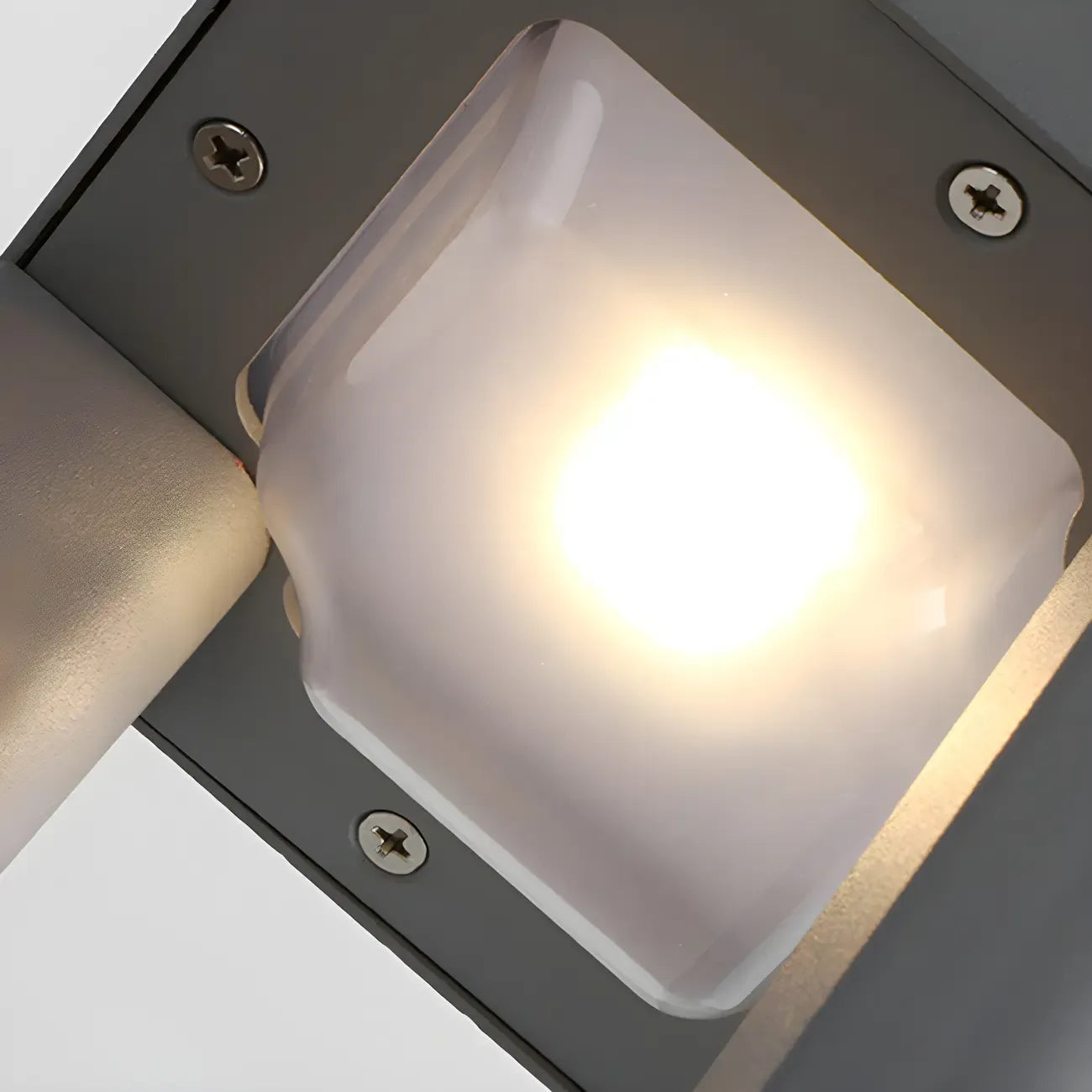 Lampe de poteau de jardin en métal noir à lumière chaude