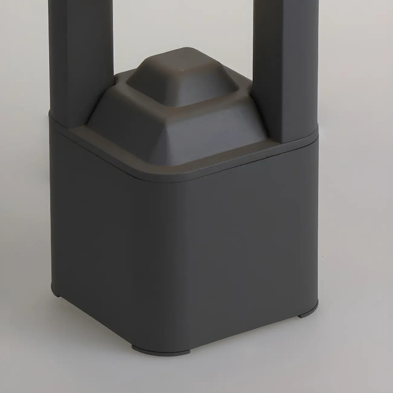 Lampe de poteau de jardin en métal noir à lumière chaude