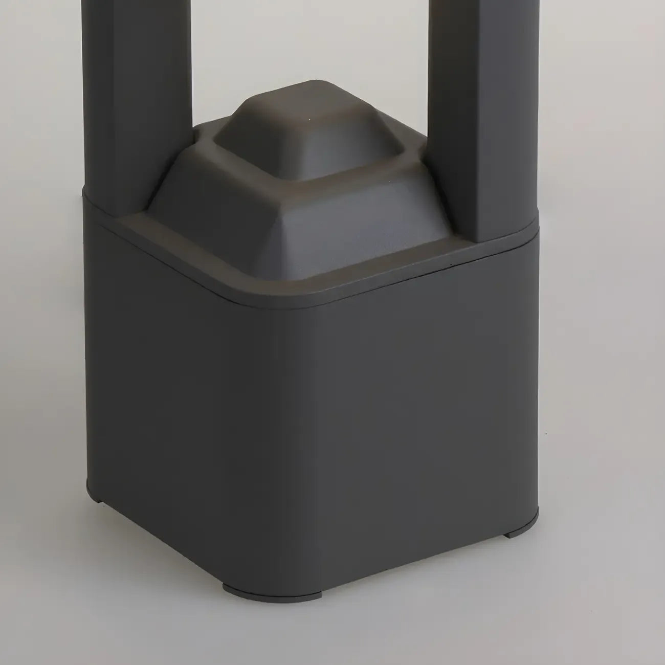 Lampe de poteau de jardin en métal noir à lumière chaude