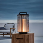 Lampes solaires cylindriques en métal noir pour poteaux extérieurs