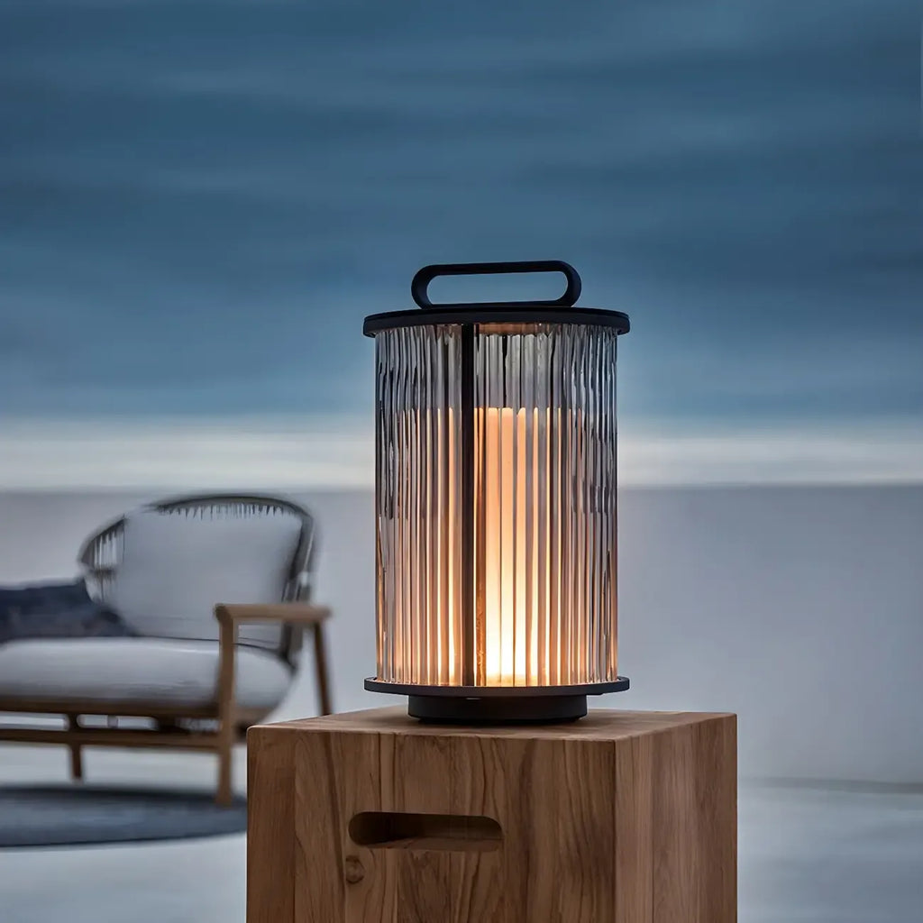 Lampes solaires cylindriques en métal noir pour poteaux extérieurs