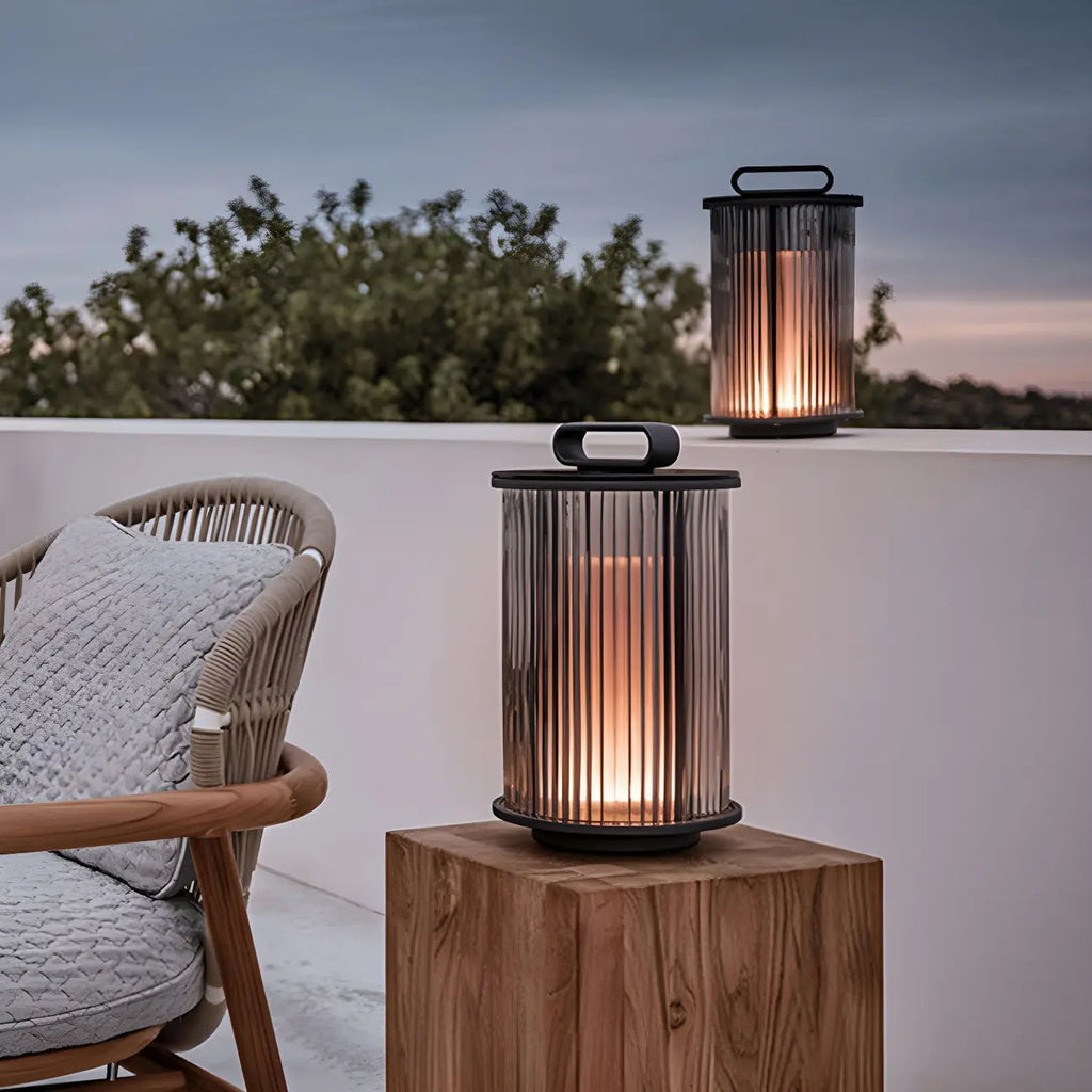 Lampes solaires cylindriques en métal noir pour poteaux extérieurs
