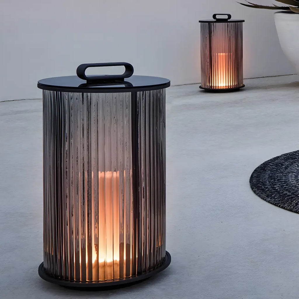 Lampes solaires cylindriques en métal noir pour poteaux extérieurs