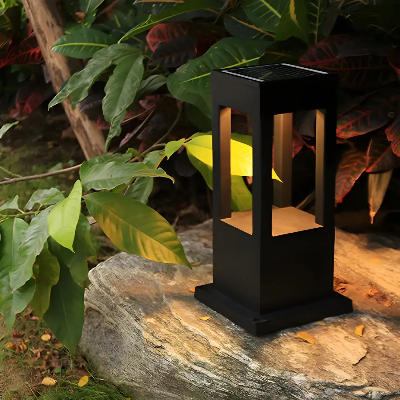 Lampes solaires LED à support en métal noir pour poteaux extérieurs