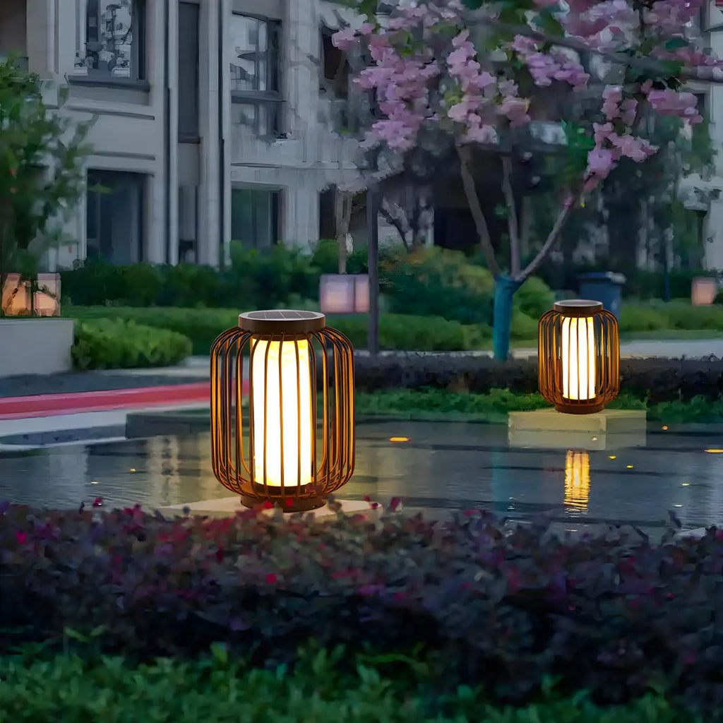 Lampes solaires d'extérieur à cage métallique noire