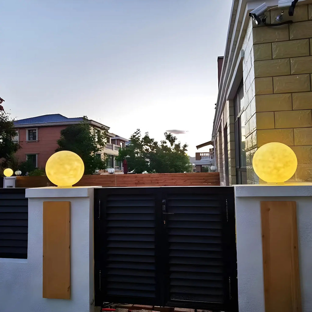 Lampes solaires de jardin en résine en forme de boule pour poteaux extérieurs