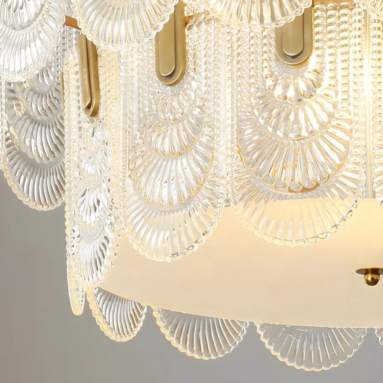 Suspension îlot de luxe en métal doré avec accents de verre