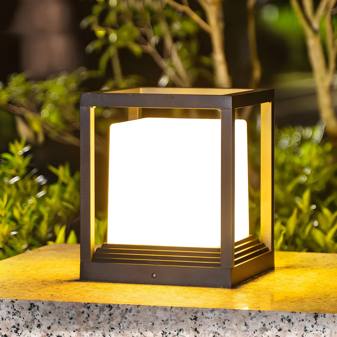 Lampe LED moderne en métal noir pour poteau de clôture extérieure