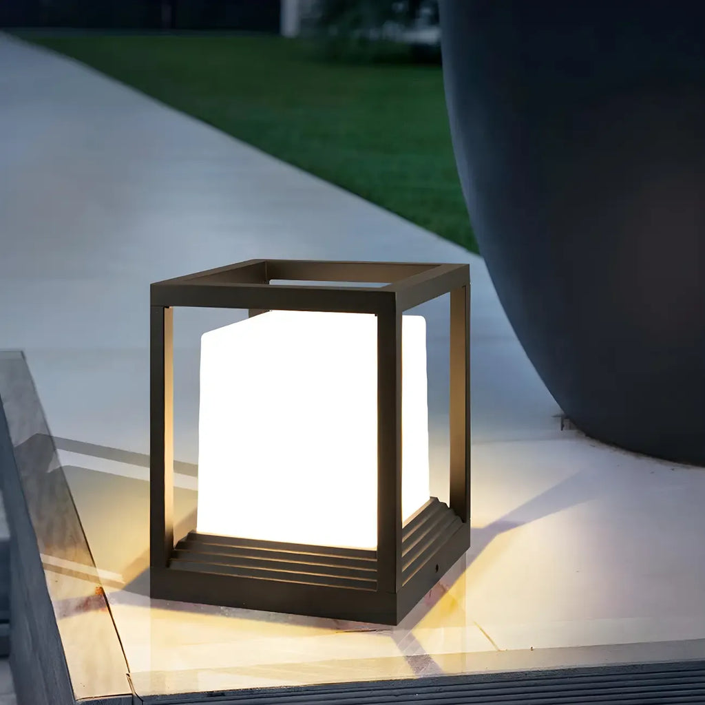 Lampe LED moderne en métal noir pour poteau de clôture extérieure