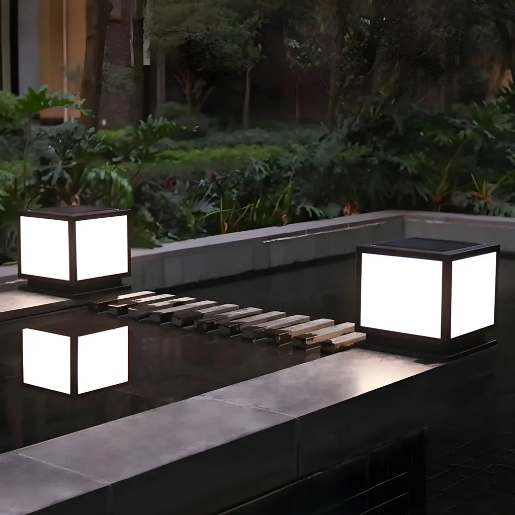 Lampadaires solaires extérieurs carrés noirs minimalistes