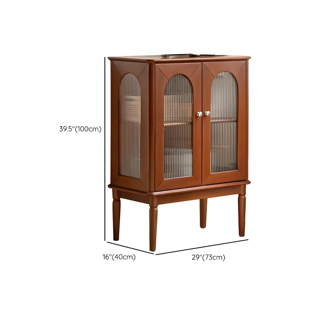 Petit vaisselier en bois brun avec porte vitrée et éclairage intégré.