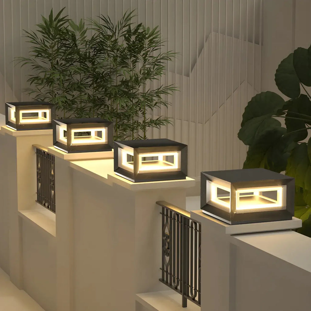 Lampe de plafond cubique d'ambiance en métal noir et verre transparent