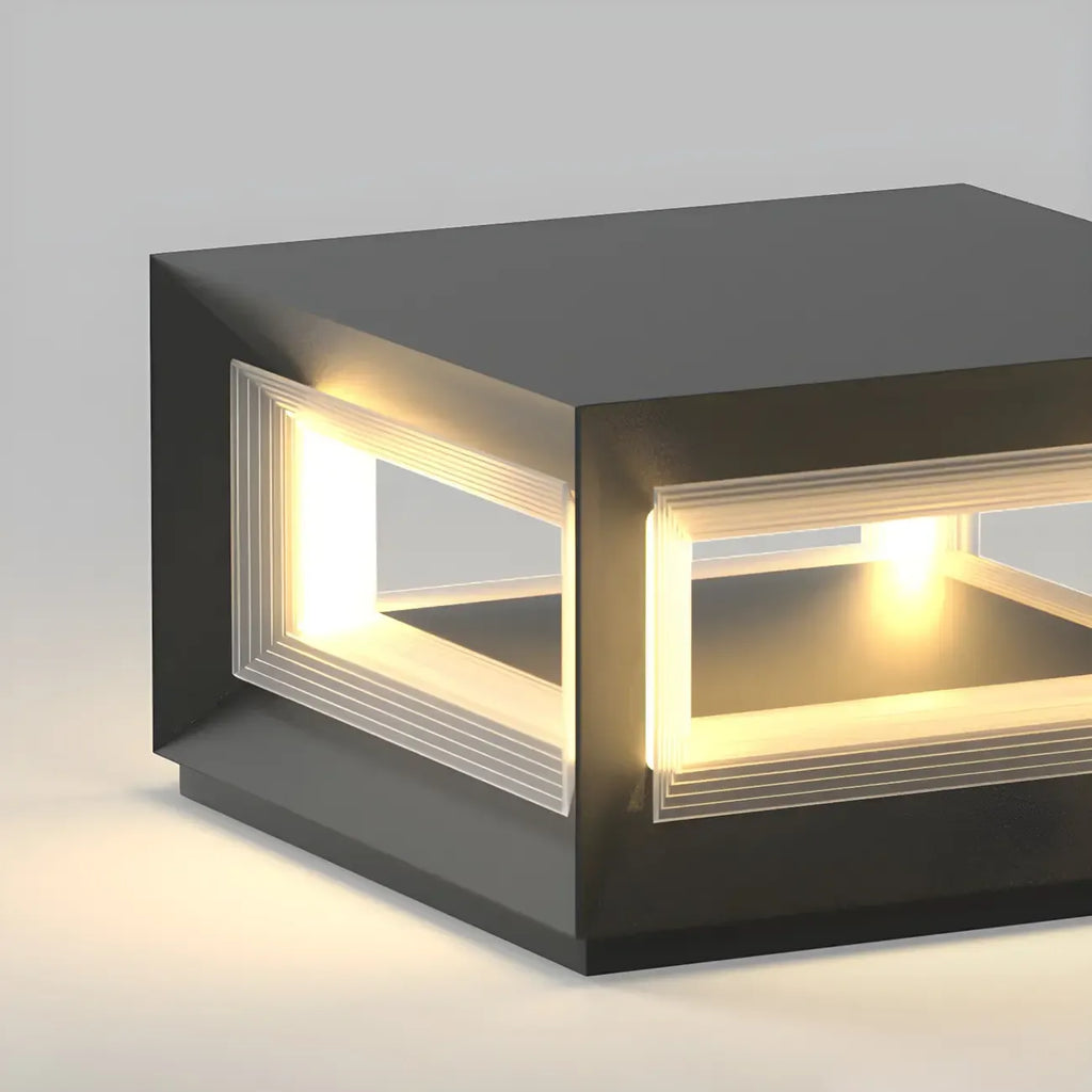 Lampe de plafond cubique d'ambiance en métal noir et verre transparent
