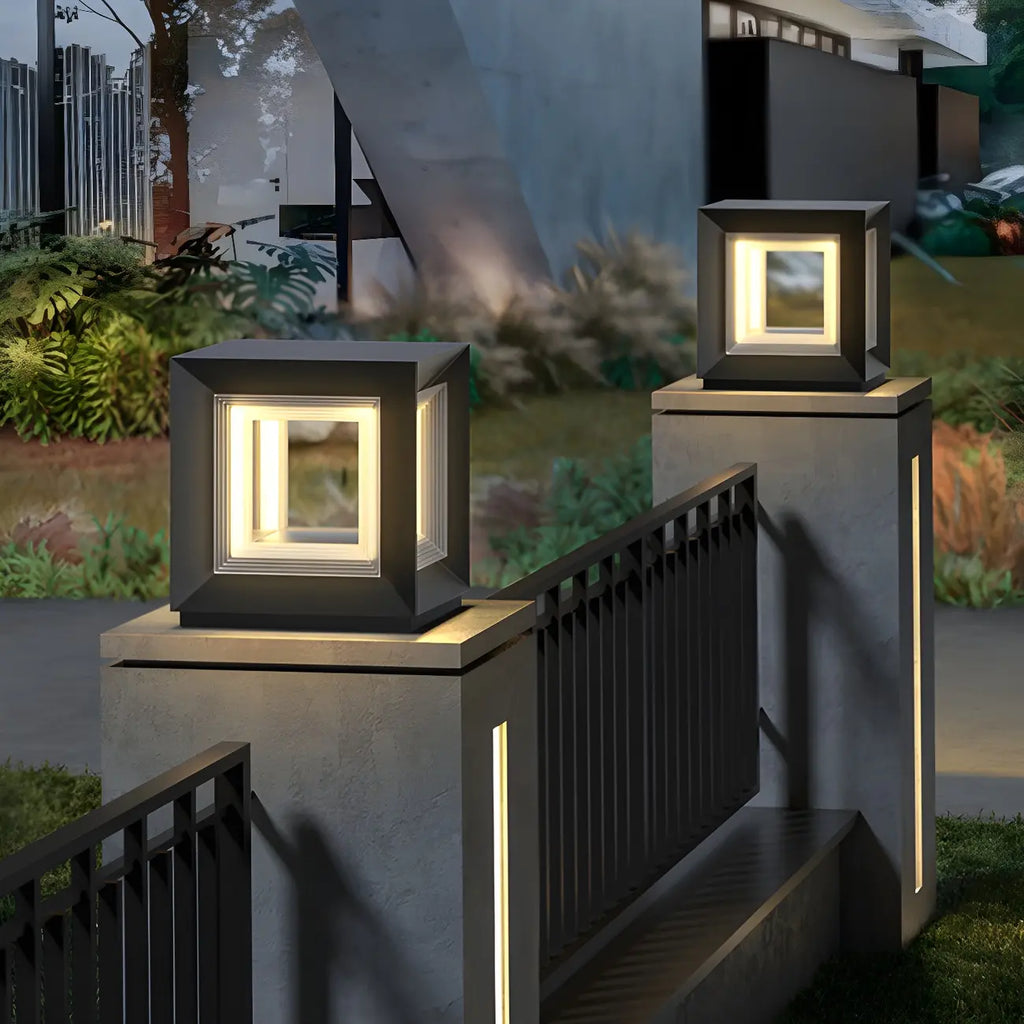 Lampe de plafond cubique d'ambiance en métal noir et verre transparent