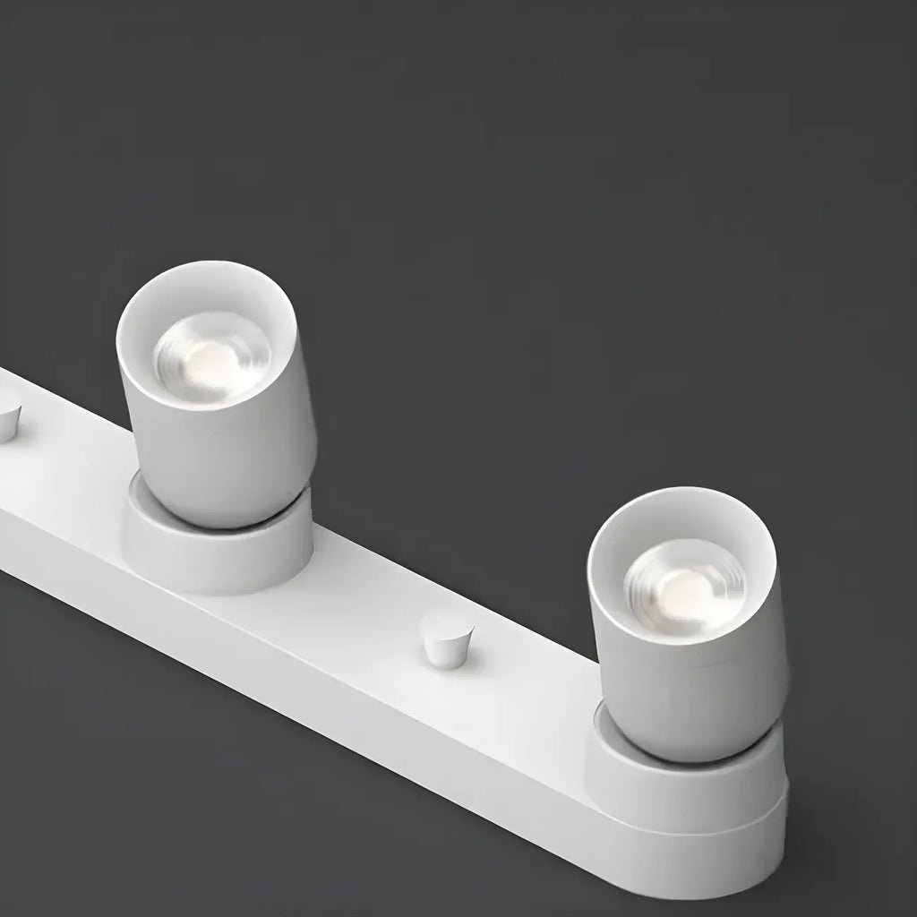 Mini projecteur LED encastré réglable en aluminium, style minimaliste.