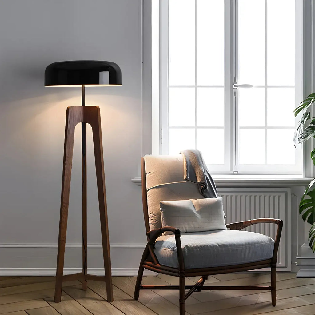 Lampadaire trépied en bois à dôme moderne avec prise pour salon