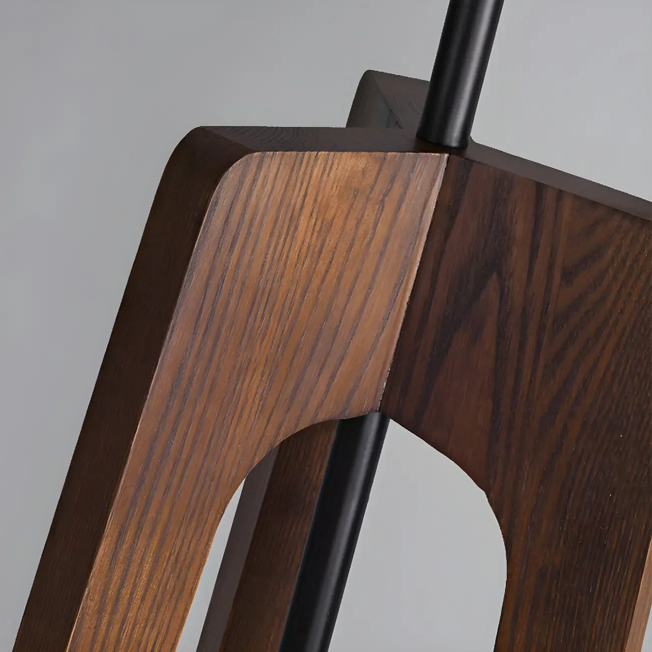 Lampadaire trépied en bois à dôme moderne avec prise pour salon