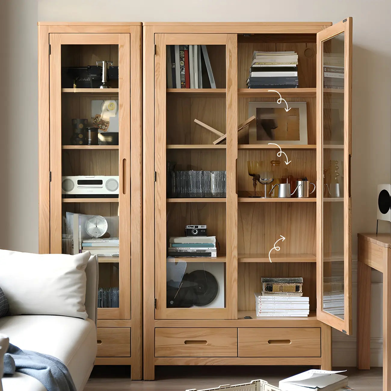 Mobile espositivo a 2 cassetti in legno naturale con ripiani regolabili