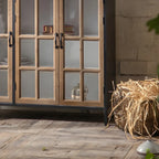 Vitrine classique en bois brun courbé avec porte vitrée