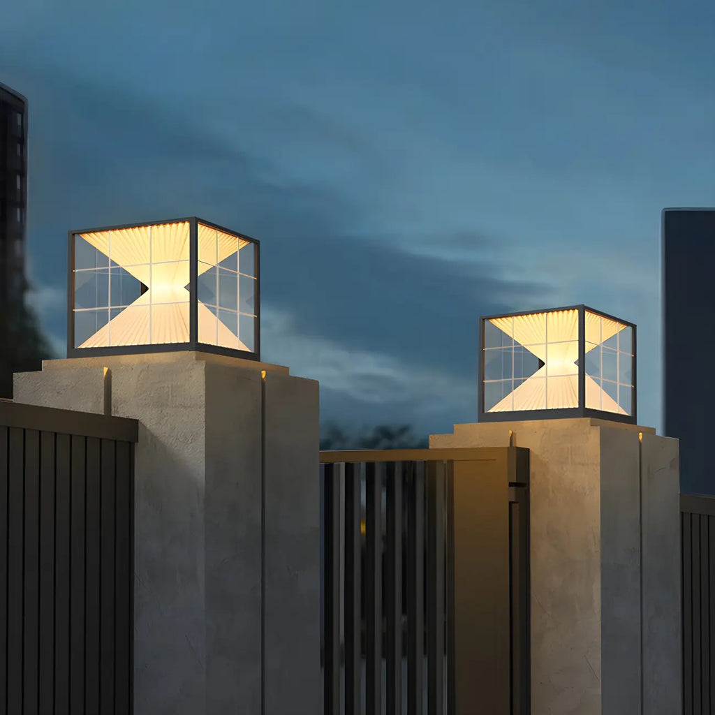 Lampes solaires cubiques transparentes noires pour poteaux extérieurs