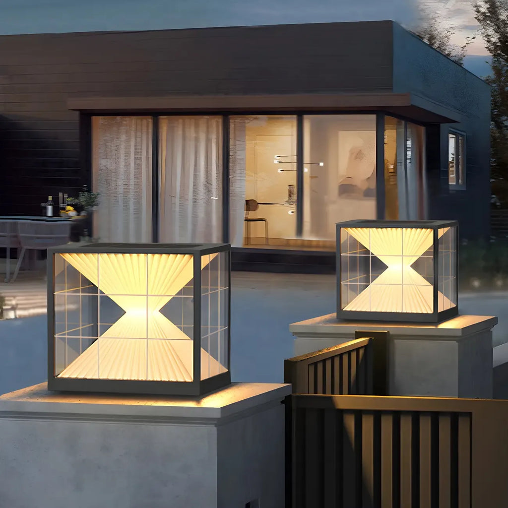 Lampes solaires cubiques transparentes noires pour poteaux extérieurs