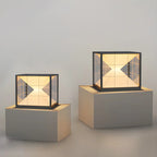 Lampes solaires cubiques transparentes noires pour poteaux extérieurs